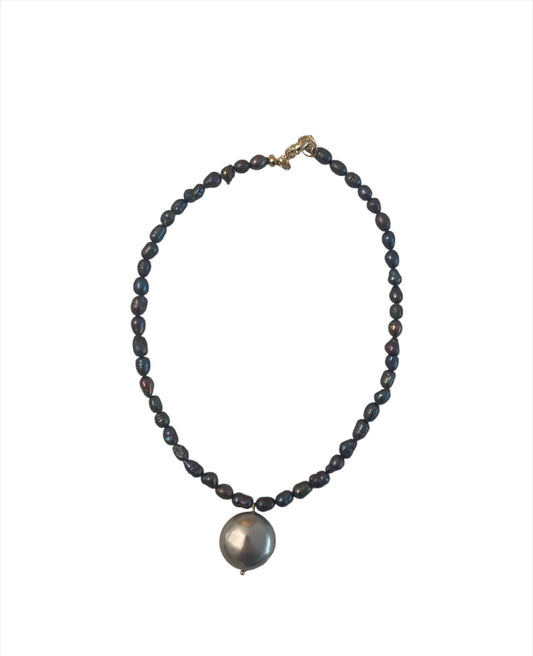 Maria pearl necklace
